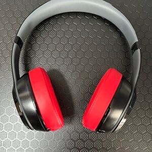 Beats solo2 Wireless Headphones
